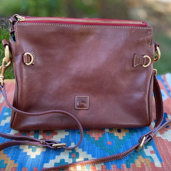 Dooney & Bourke Handbags - Stunning Dooney and Bourke Bag